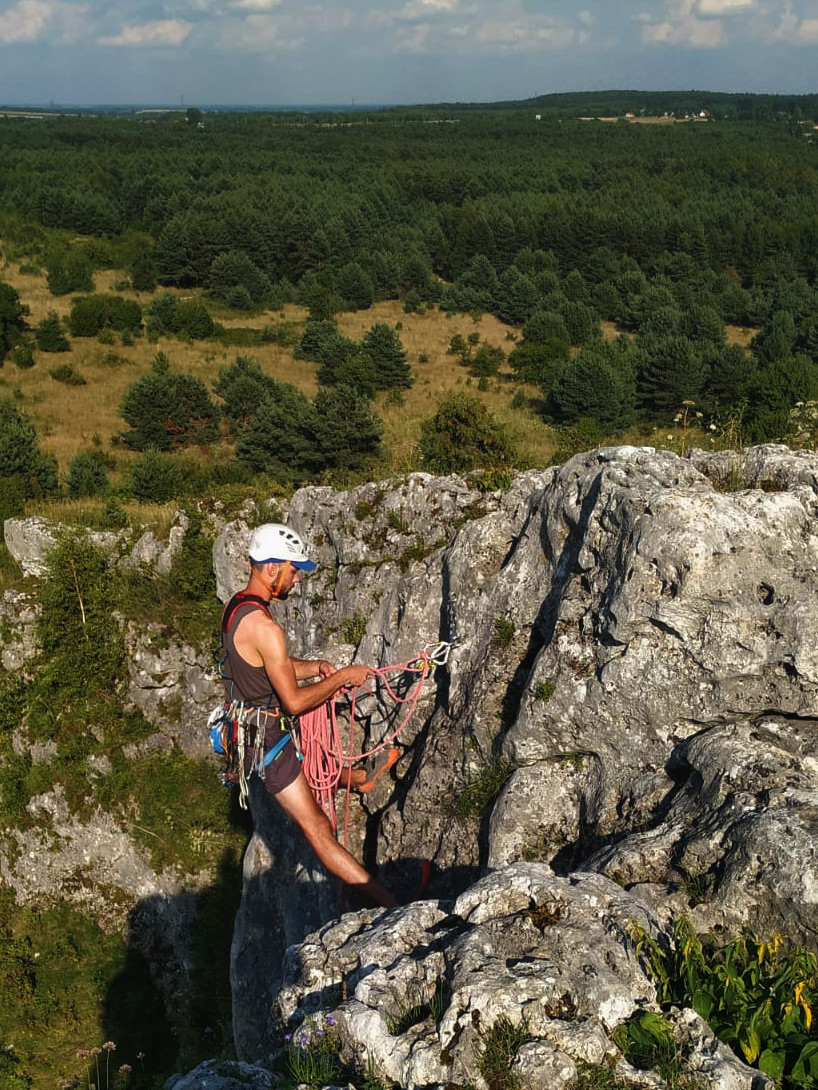 Praktyka wspinania z liną – szkolenie na naturalnej skale Praktyka wspinania z liną – szkolenie na naturalnej skale